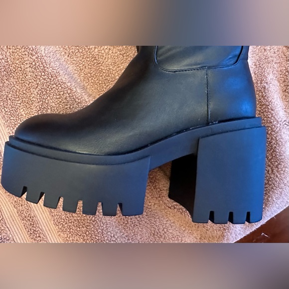 Nwot! ALASKA WIDE FIT BLACK ROUNDED TOE CHUNKY HEEL BOOTS SIZE 5 no box - Picture 4 of 11
